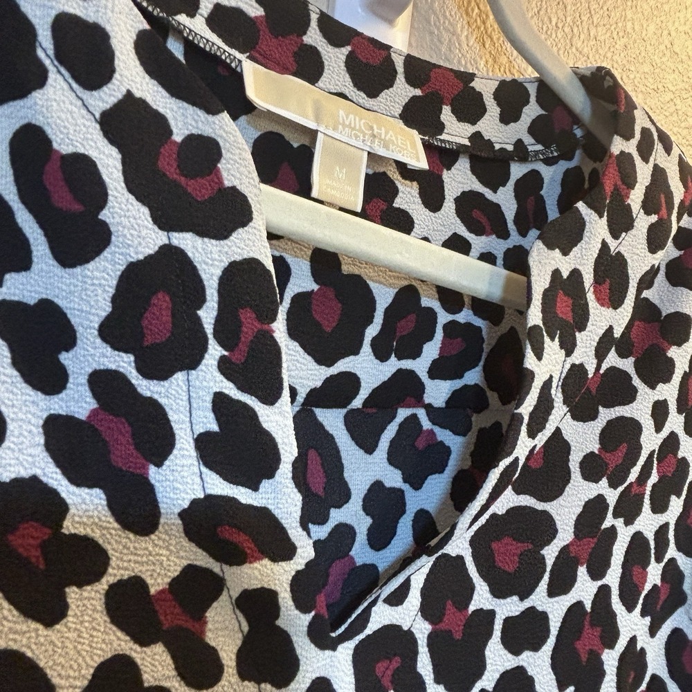 Michael Kors Animal Print Pullover Blouse Top Shirt Size Medium V-Neck Career - Picture 5 of 11